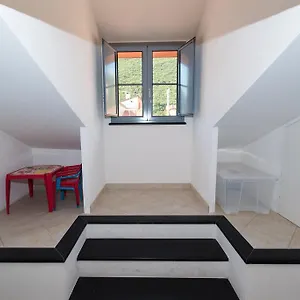 https://mansarda-cavassola.hotelitalianriviera.com